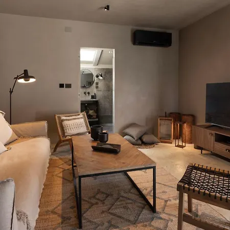 Amber St. Martin マリ・ロシニュ