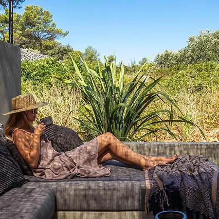 Willa Amber St. Martin